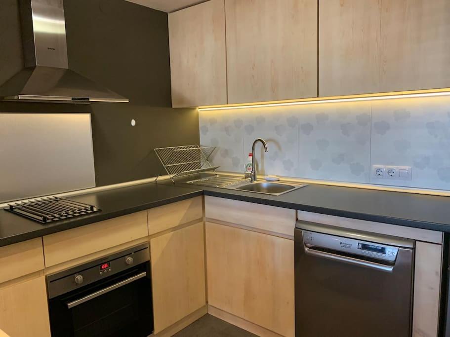 Sliver Next To Paradise Mall And Metro Apartemen