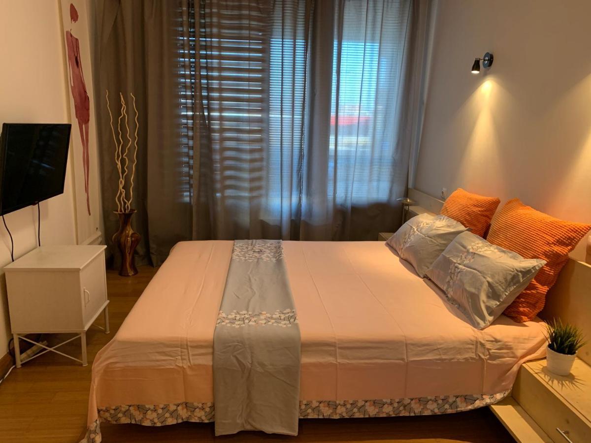 Apartment Sliver Next To Paradise Mall And Metro *