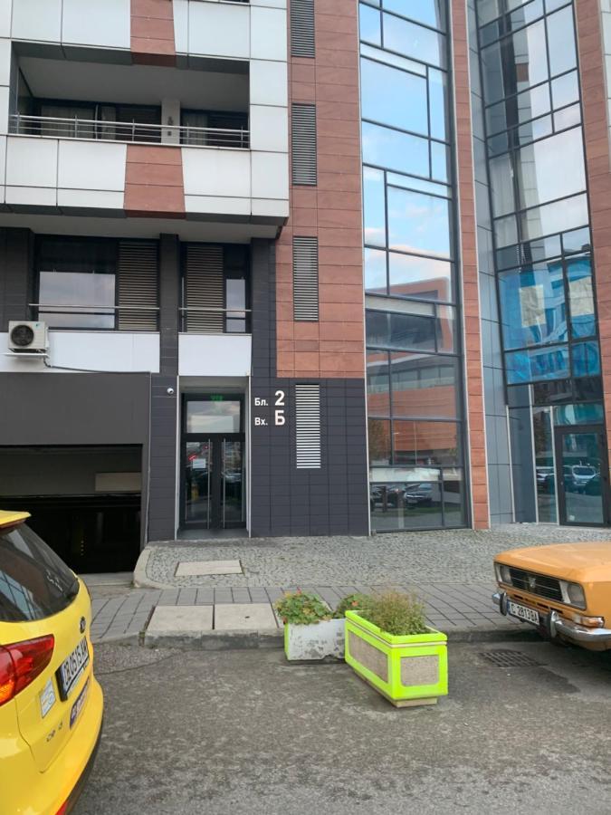 Apartment Sliver Next To Paradise Mall And Metro *